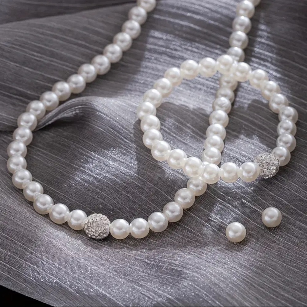 Elegant Pearl Necklace and Bracelet Set